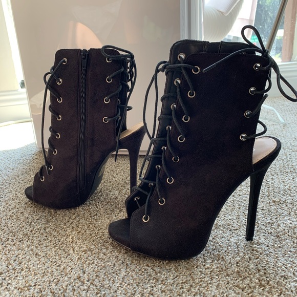 Black lace up heels - Picture 3 of 4